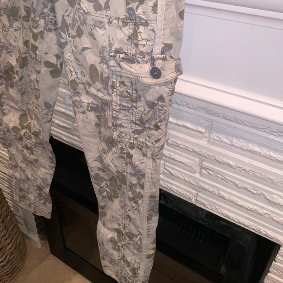 Anthropologie Hei Hei Wanderer Green Floral Print Cropped Cargo Ankle Pants 2 - Picture 5 of 8